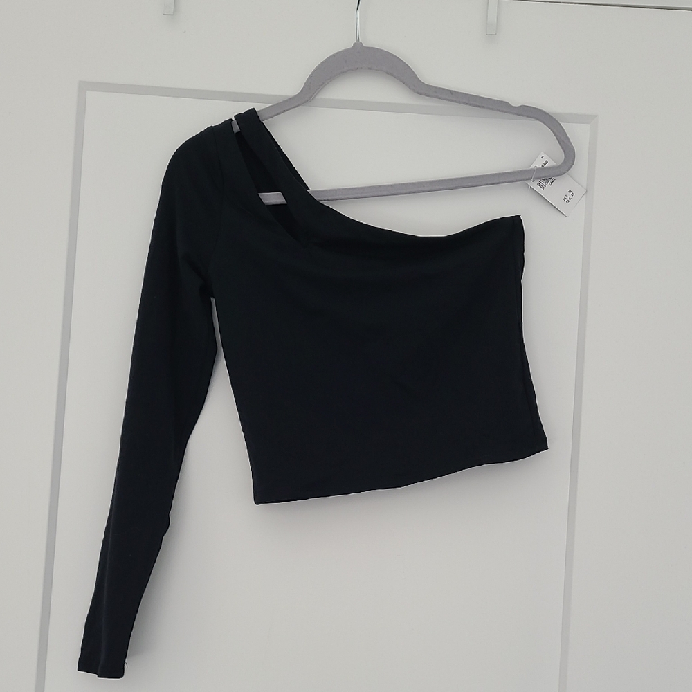 Abercrombie & Fitch Black Asymmetrical Fitted Crop Top